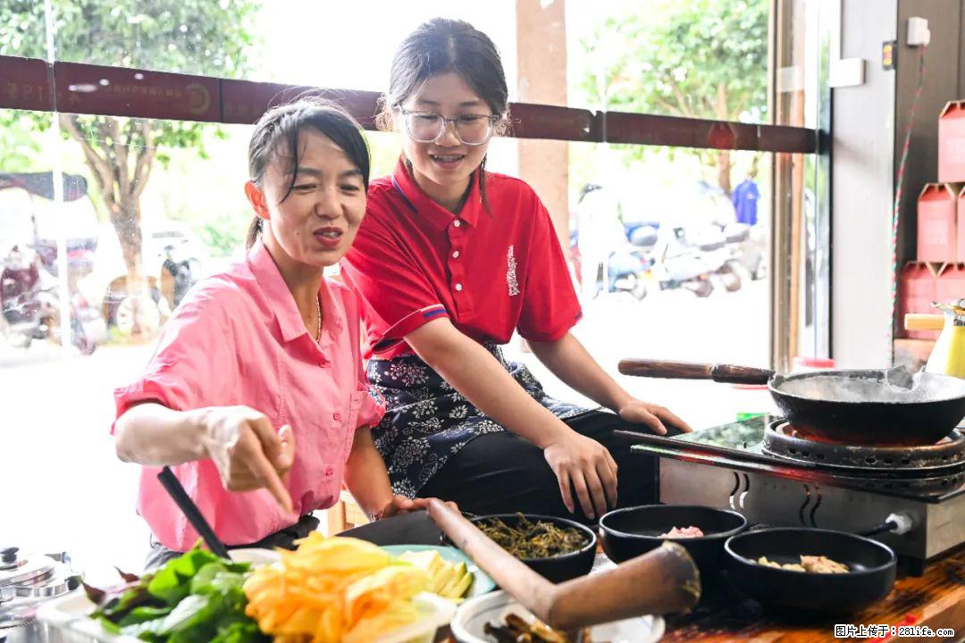 全网追的“扁担女孩”，找了一份暑假工，时薪12元 - 马鞍山生活资讯 - 马鞍山28生活网 mas.28life.com
